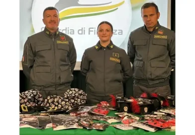 FINANZA, SEQUESTRATI ARTICOLI PER IL GIORNO DI HALLOWEEN